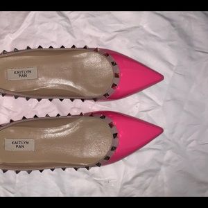 Kaitlyn pan similar to Valentino rockstud